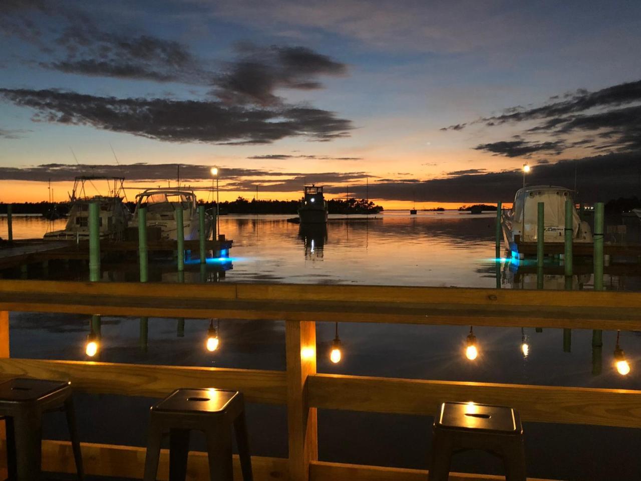 Full Moon Hotel & Restaurant Salinas Exterior photo